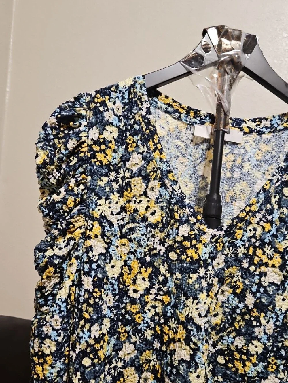 LOFT Navy, Yellow & White Floral Puff-Sleeve V-Neck Top